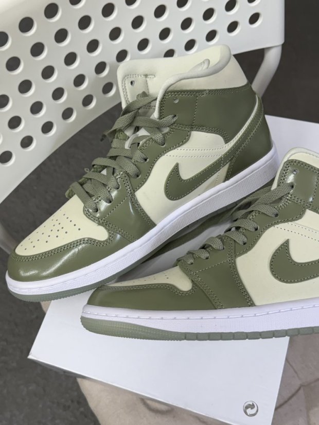 Nike AIR JORDAN 1 MID SE