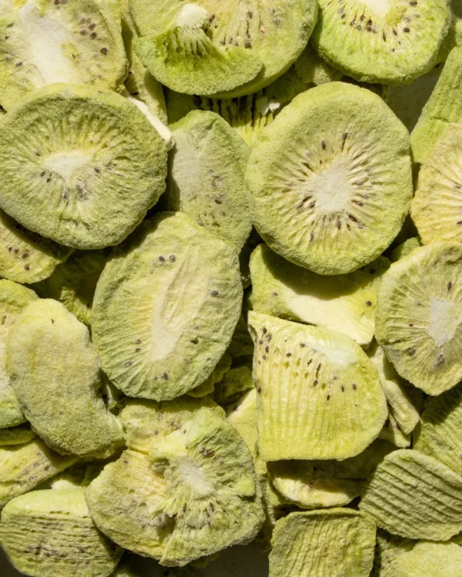 Lyofilizované kiwi ⁠–⁠ 100 % šetrně sušeného ovoce, které křupe a chutná téměř jako čerstvé