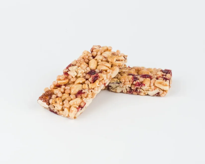 Nut Honey Bar BIO ⁠–⁠ Kešu a brusinky ⁠–⁠ křupavý snack, 100% přírodní a raw, doslazeno medem a ovocem, vysoký obsah ořechů