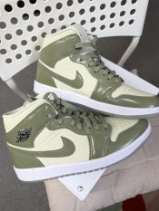 Nike AIR JORDAN 1 MID SE