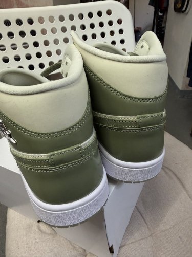 Nike AIR JORDAN 1 MID SE