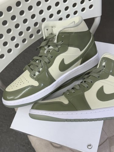 Nike AIR JORDAN 1 MID SE