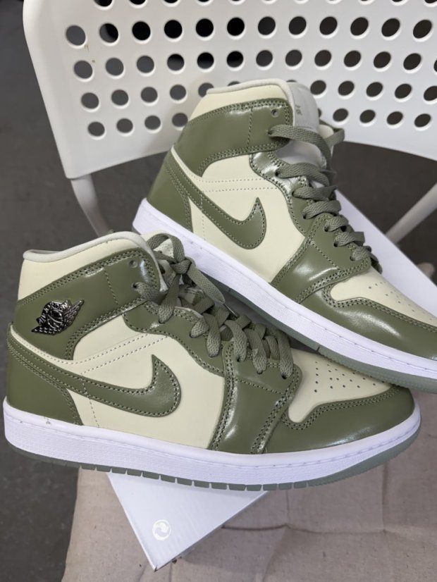 Nike AIR JORDAN 1 MID SE